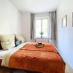 Historische 3Raum Wohnung zentrumsnah in Leipzig - Balkon, TV, Marmorbad, Privatbibliothek