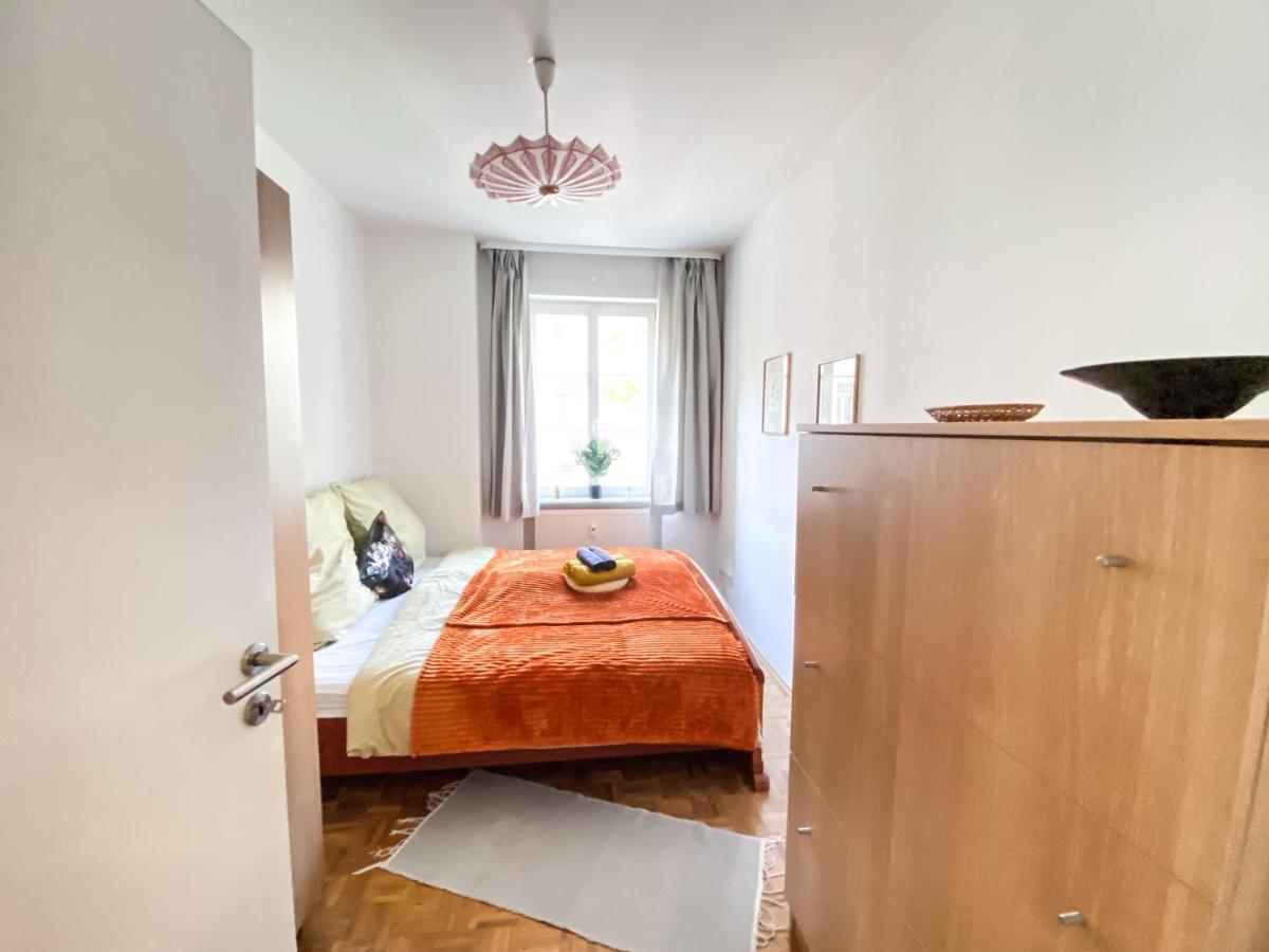 Historische 3raum Zentrumsnah In - Balkon, Tv, Marmorbad, Privatbibliothek Apartment